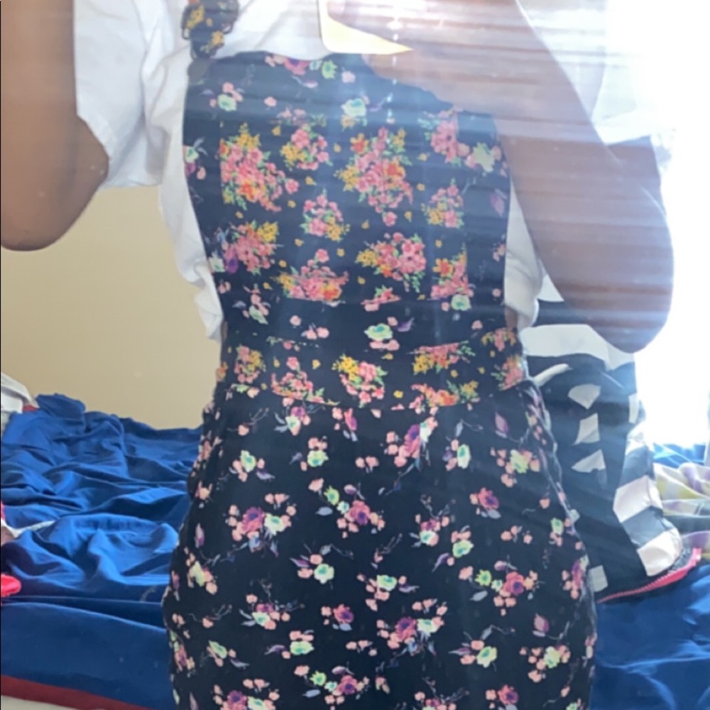 Flower printed overalls 😍